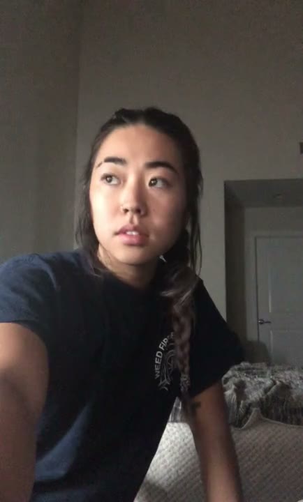 Sexy Asian Snapchat Gets Naked and Shows her Pussy in Study Break to Relax