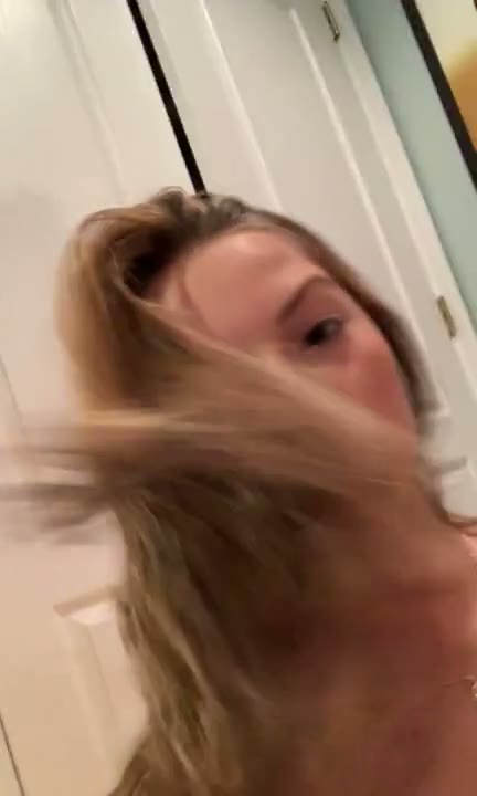 Beautiful Model Selfies Herself Giving a Snap Blowjob with a Cum in Mouth