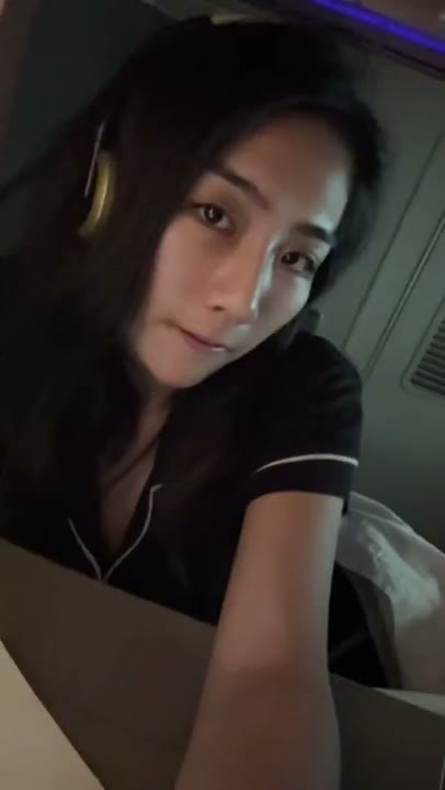 Hot Horny Snapchat Slut Masturbating in her Business Class Flight