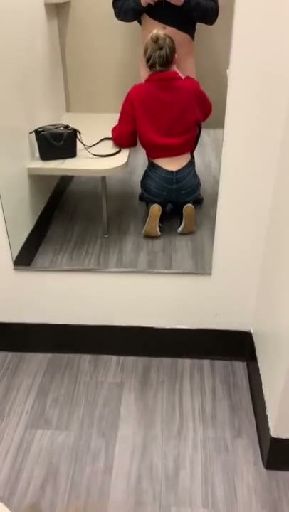 Horny Snapchat Girl Hooking up with Random Stranger in a Mall