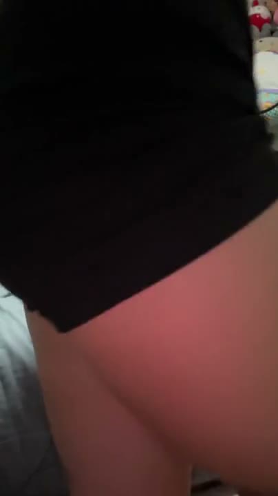 Girl Becomes Super Horny After Workout That She Needs to Finger Herself