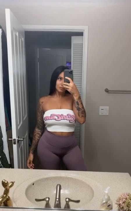 Leaked Snapchat Huge Ass Latina Gets Naked and Lets her BF Satisfy her