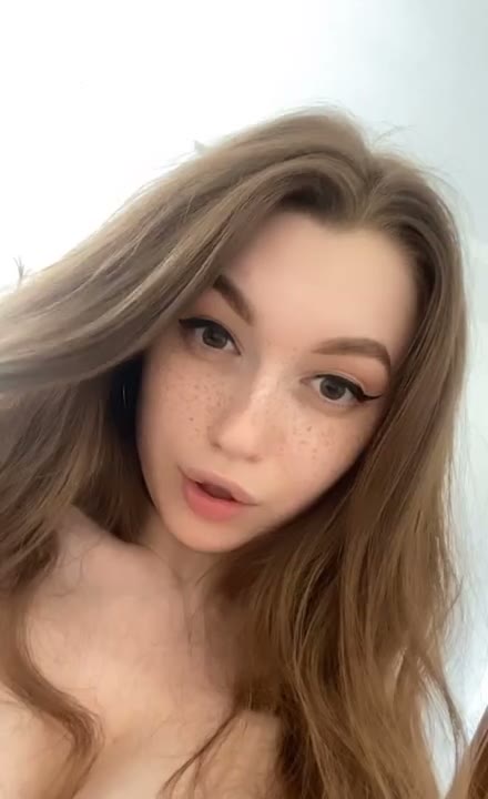 Leaked Snapchat Nude From Horny Girl with Pussy Fingering