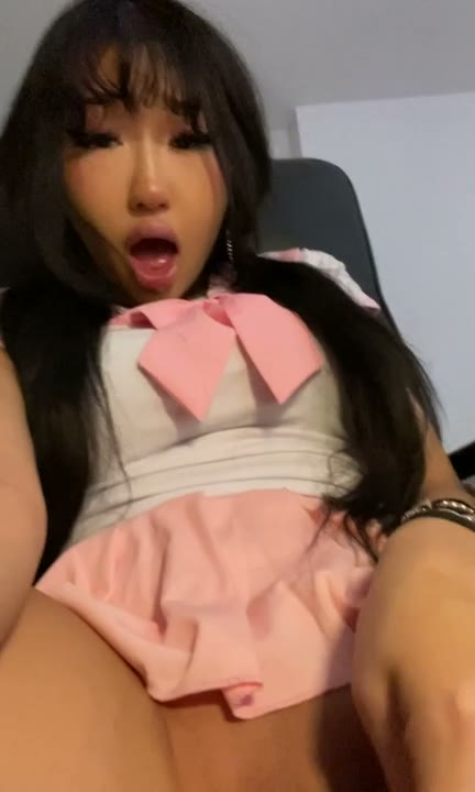 Watch This Girl Masturbate her Super Creamy Pussy on Snapchat with Tight Grip