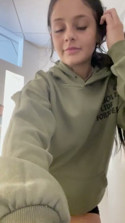 Sexy Sporty Girl Made Nude Snaps Before Taking a Shower