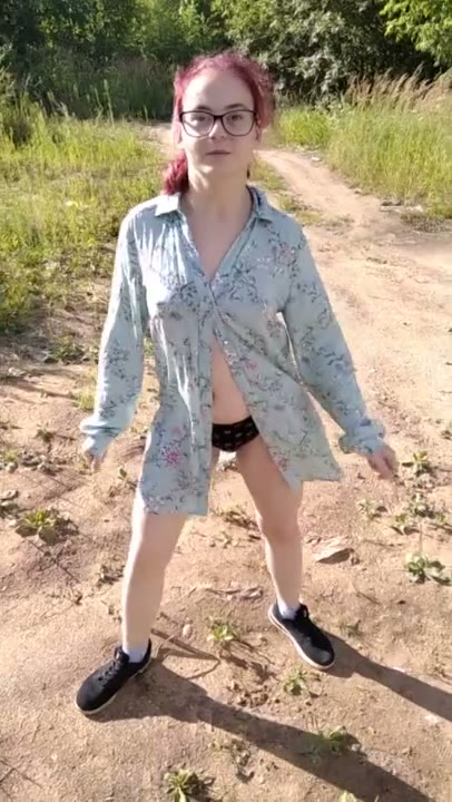Nude Outdoor Snapchat Year Old Girl with Glasses Having Fun by Showing Tits and Pussy
