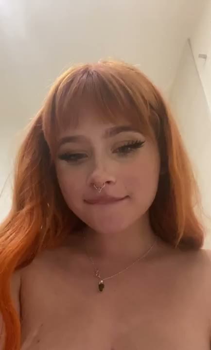 Nude Petite Snapchat Redhead Trying to Put a Huge Dildo Inside her Tight Pussy