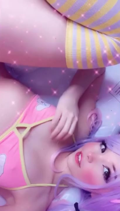 Hot Slut Shows Clear Views of her Pussy and Fucks it with a Dildo