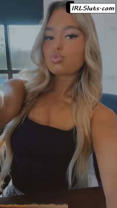 Snapchat Dirty Bitch with her Dirty Nude Friends