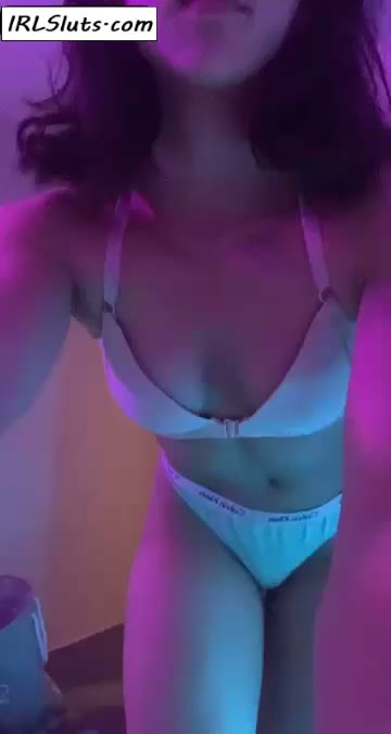 Snapchat Nudes Gym Girl Flexing and Showing Body